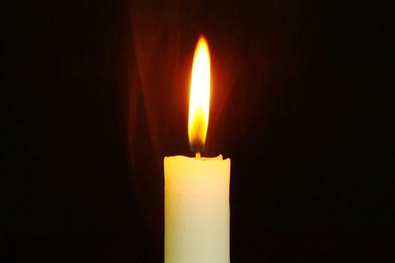 Image of a white candle 