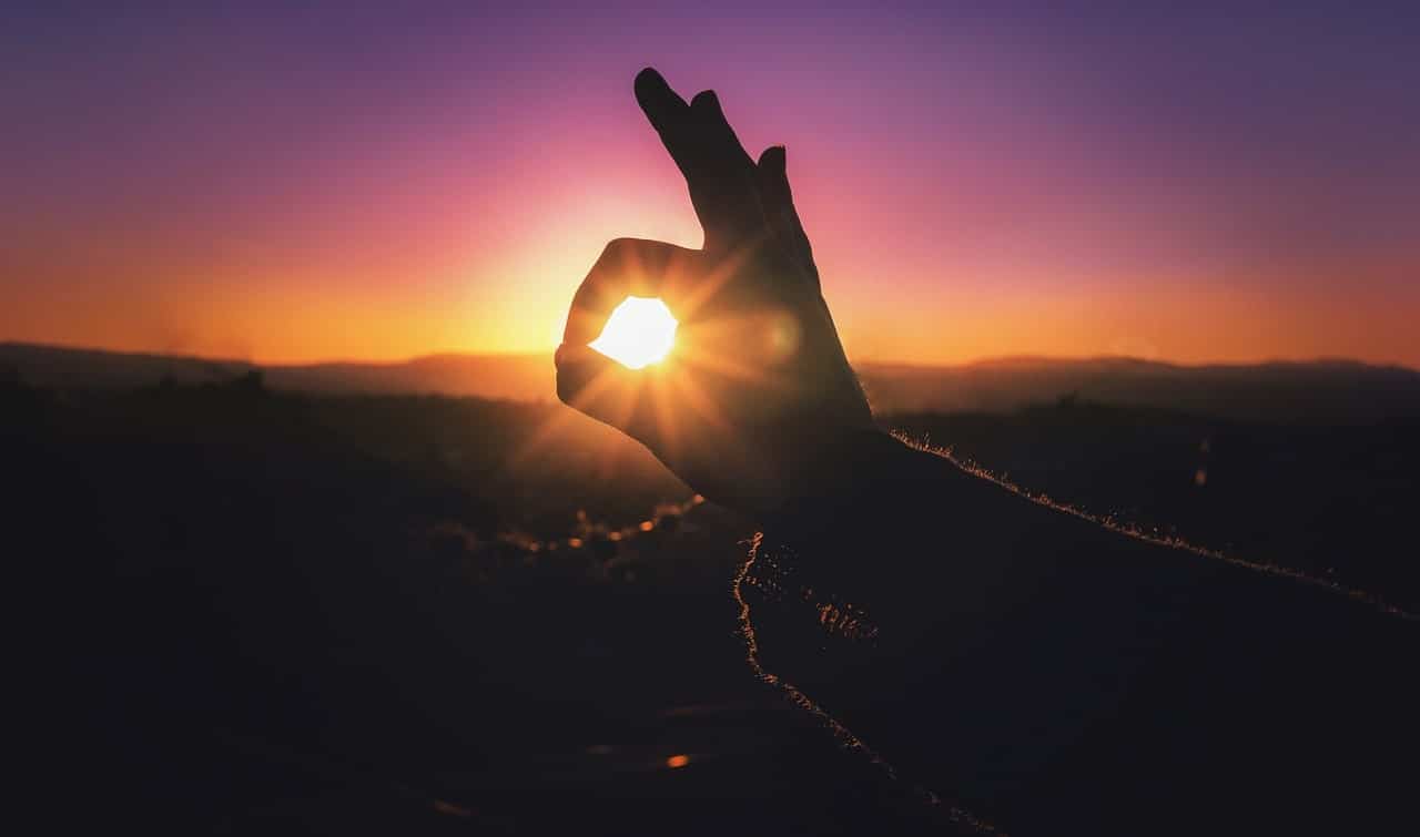 Image of a hand and the sun symbolizing the soul