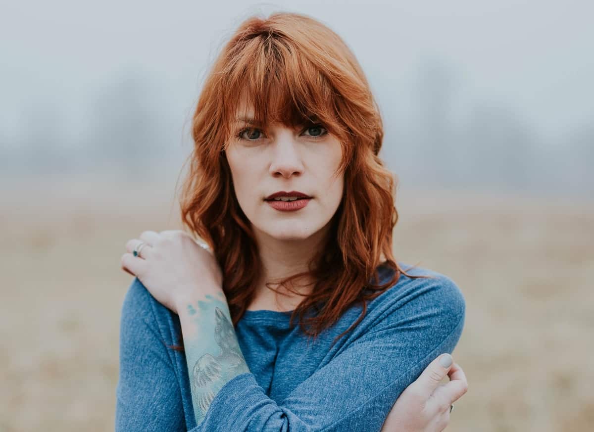 Image of an empty woman hugging herself