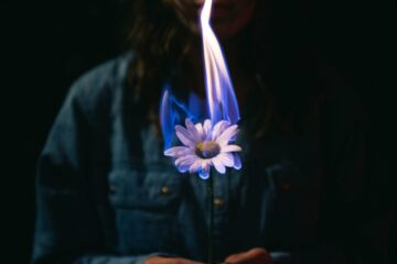 12 Signs You’ve Lost Your Authenticity and Are ‘Selling Out’
