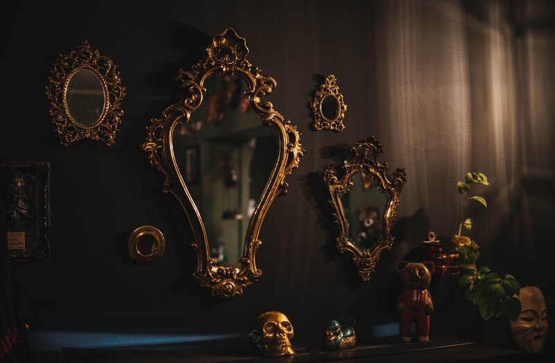 Image of a variety of old fashion mirrors