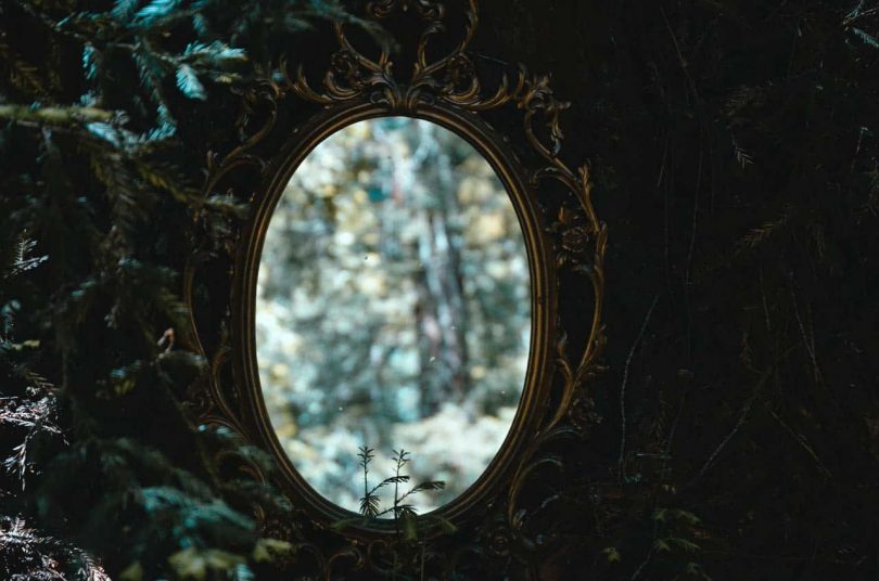 Image of a mirror for mirror work
