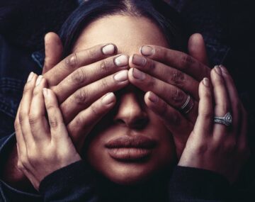 13 Signs You’re Suffering From Toxic Family Enmeshment