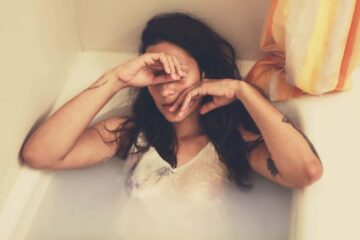 27 Signs of a Toxic Relationship (Everything You Need to Know)