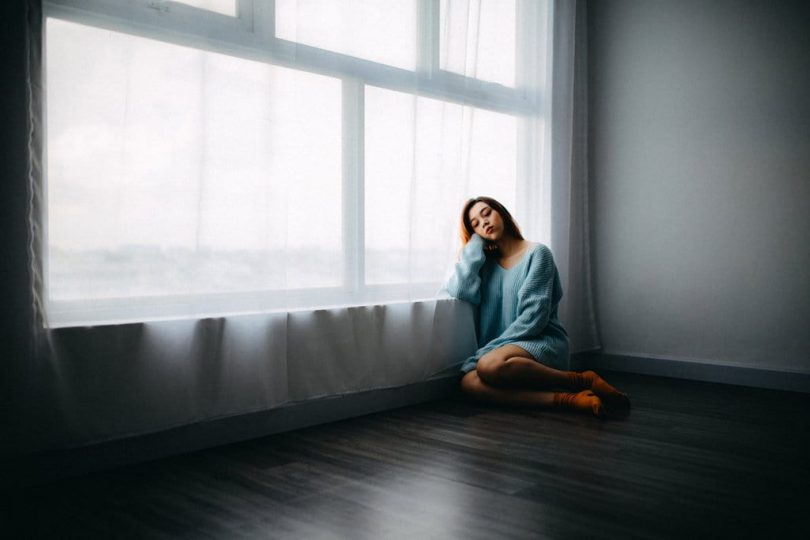 Image of a woman who feels loneliness