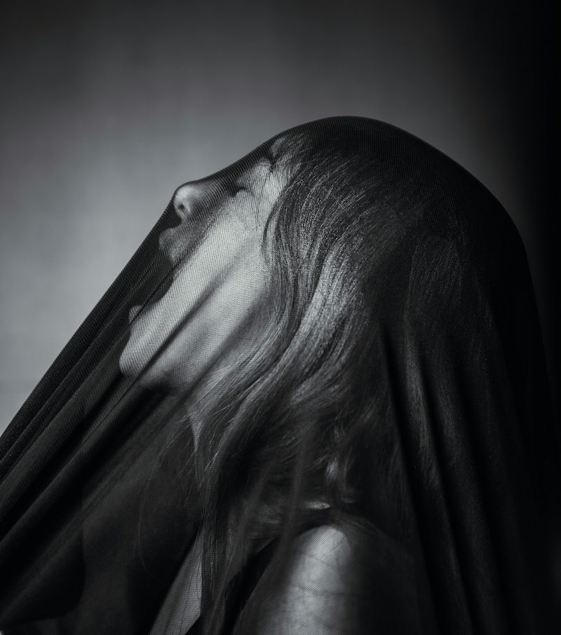 Image of a woman screaming behind a veil representing being oppressed by thinking traps