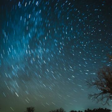 Time lapse image of stars circling in the sky symbolic of thinking traps and cognitive distortions that someone may think