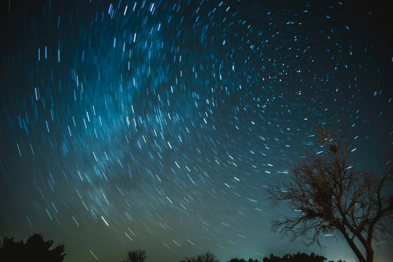 Time lapse image of stars circling in the sky symbolic of thinking traps and cognitive distortions that someone may think