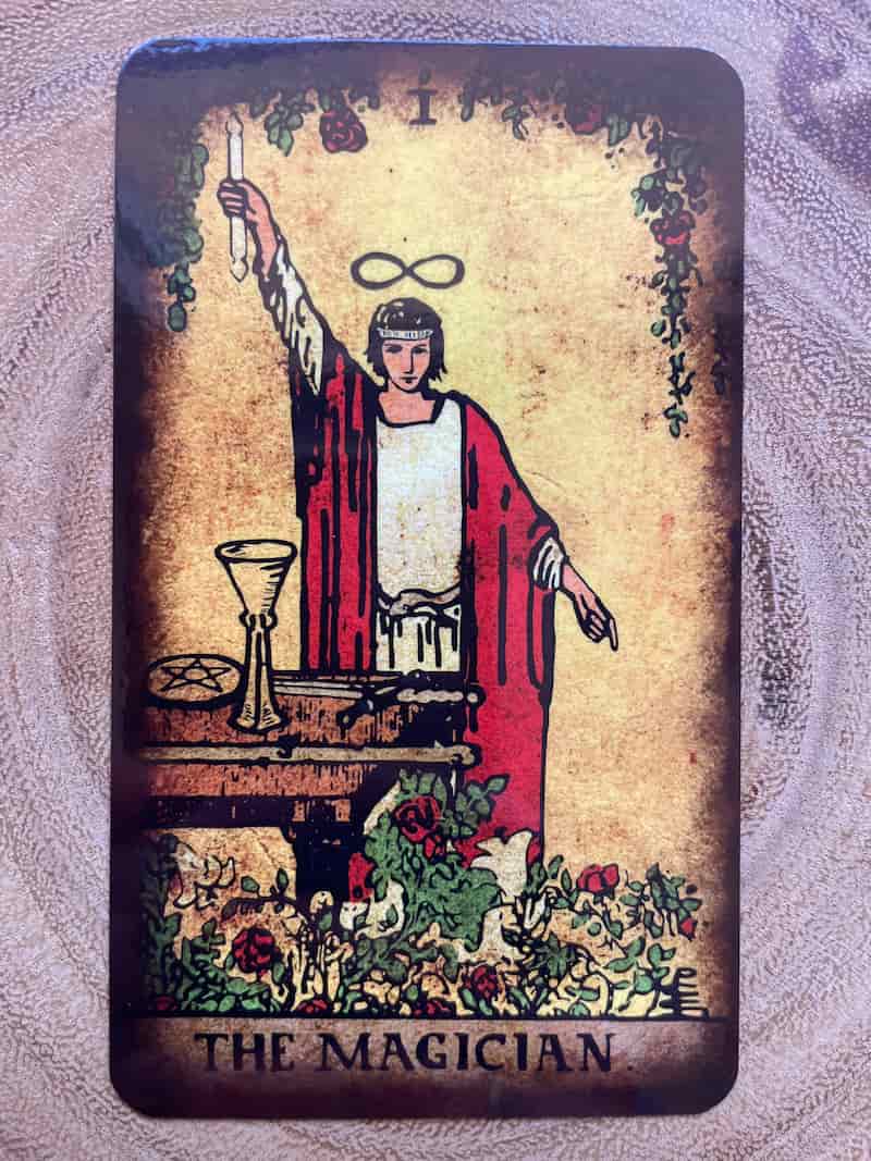 Image of the magician tarot card